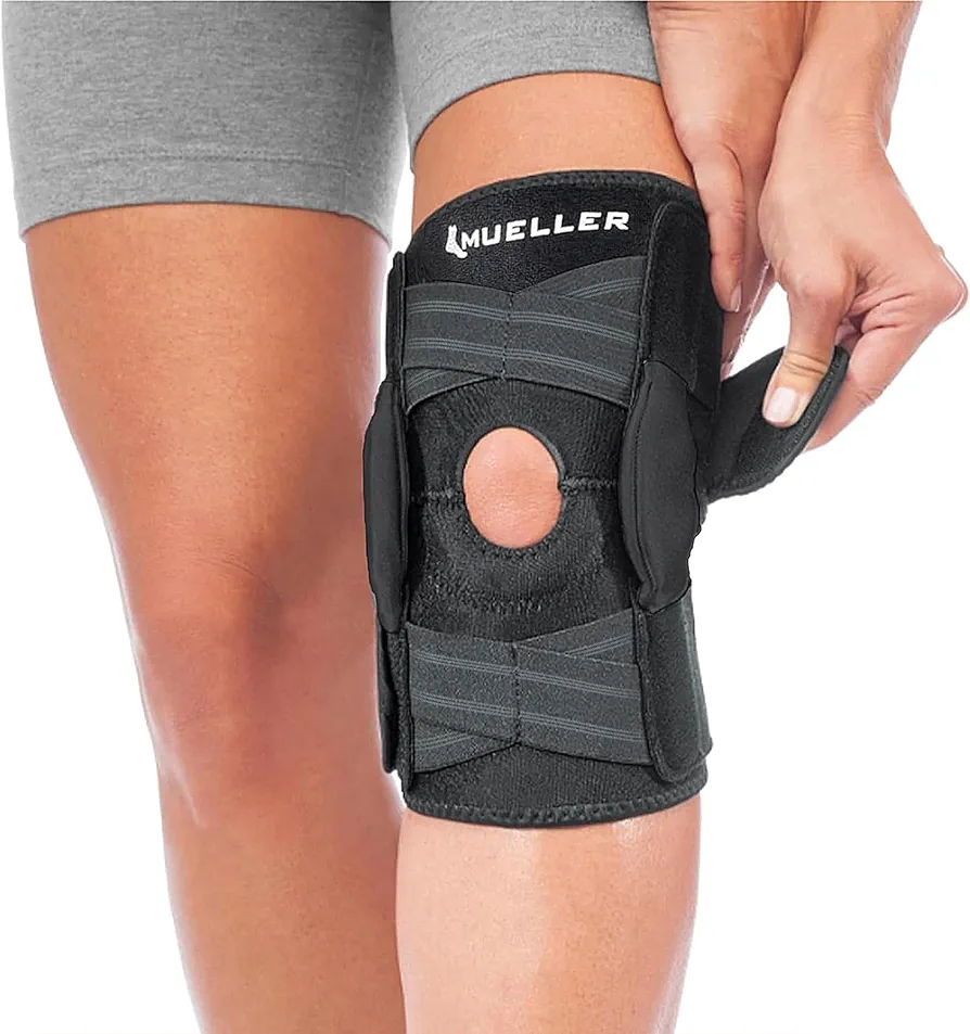 MUELLER Sports Medicine Self Adjusting Hinged Knee Brace, Knee Pain Relief Support for Men and Women, Ideal for Arthritis, Sprains, Black, One Size